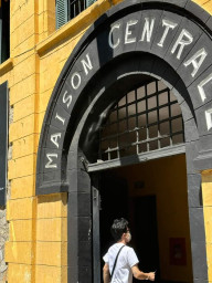 ĐỊA CHỈ ĐỎ: DI TÍCH NHÀ TÙ HỎA LÒ - HOA LO PRISON RELIC